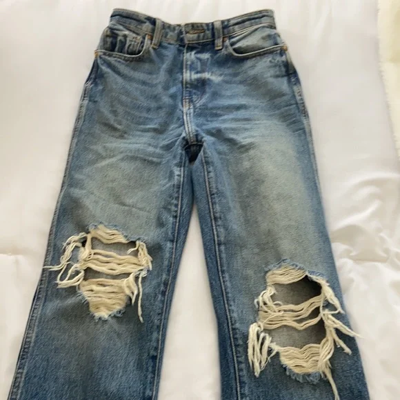 KHAITE Danielle Jeans Portland size 25 like new
Made in USA super high rise ⭐️ - Picture 13 of 13